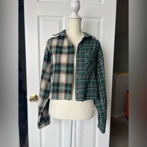FOREVER 21 plaid cropped flannel